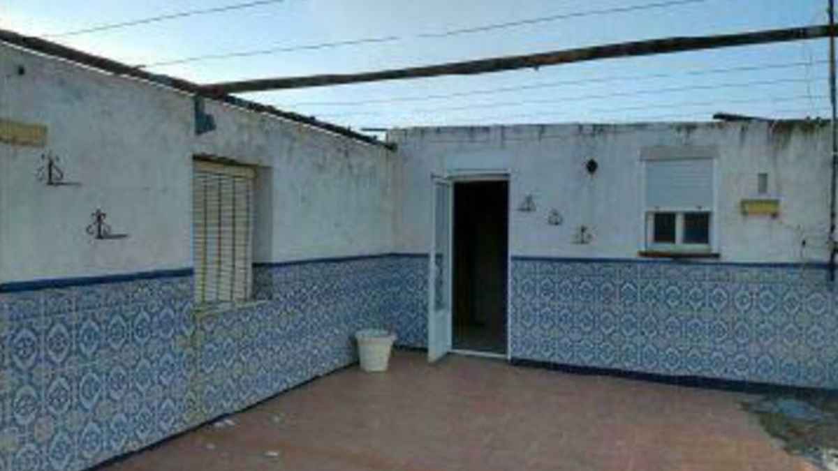 CaixaBank necesita vender este chalet de 266 m² y cinco dormitorios por menos de 20.000 euros 2 chalet caixabank 266m mengibar venta 20000 euros terraza