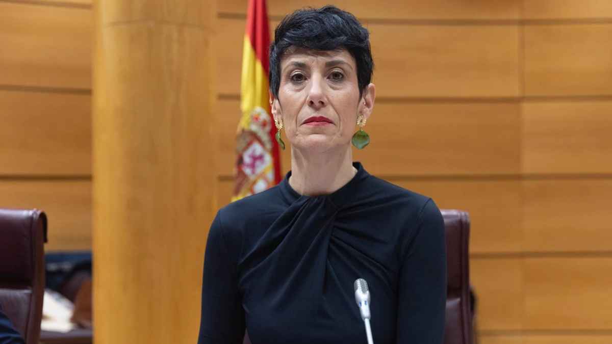Elma Saiz ministra de Seguridad Social durante su intervención en el Congreso sobre las penalizaciones por jubilación anticipada