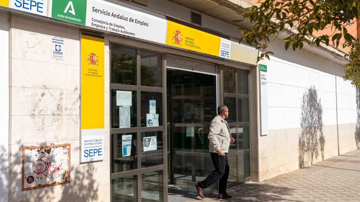 Oficina del SEPE y Servicio Andaluz de Empleo en Andalucía relacionada con nueva ayuda de 3.000 euros