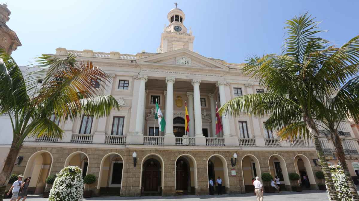 Fachada del Ayuntamiento de Cádiz en la Plaza de San Juan de Dios