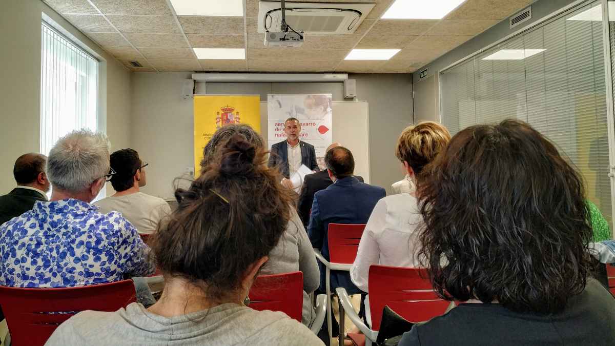 Desempleados asistiendo a un curso de formación obligatorio del SEPE para mantener el subsidio