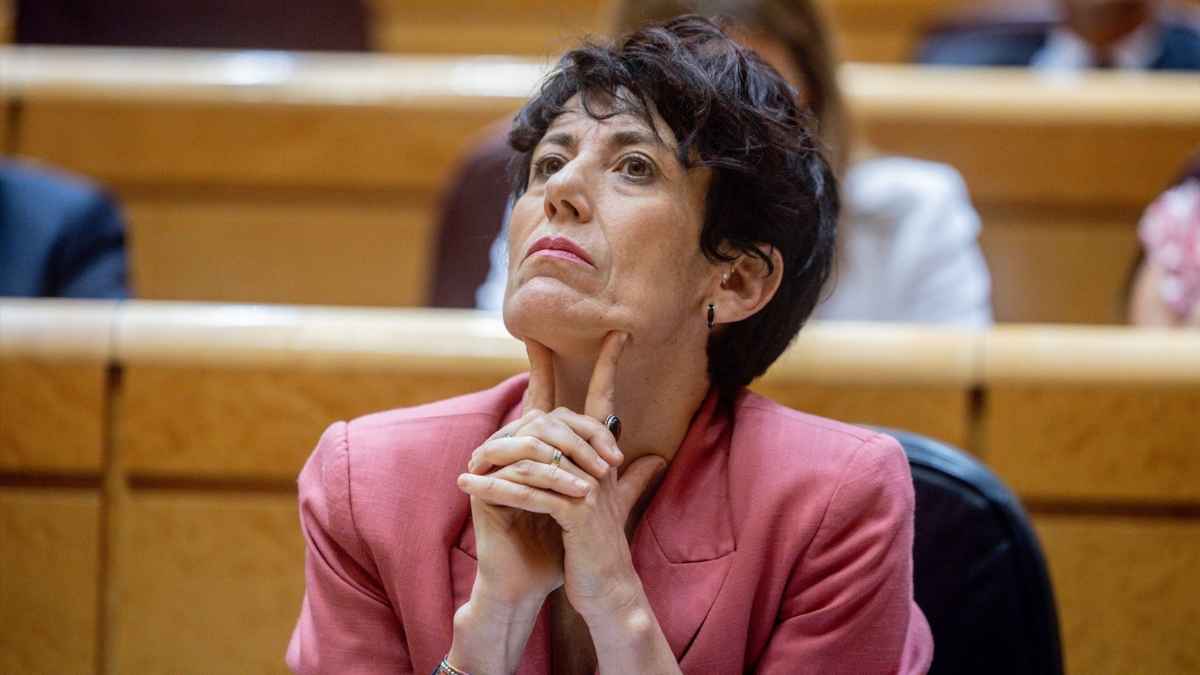 Elma Saiz en el Congreso durante un debate sobre las pensiones y el MEI