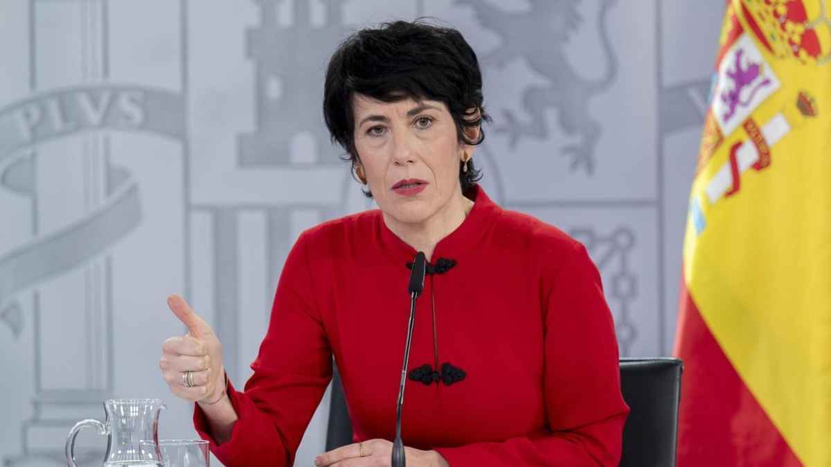 Elma Saiz durante una comparecencia del Gobierno sobre pensiones y cotizaciones a la Seguridad Social