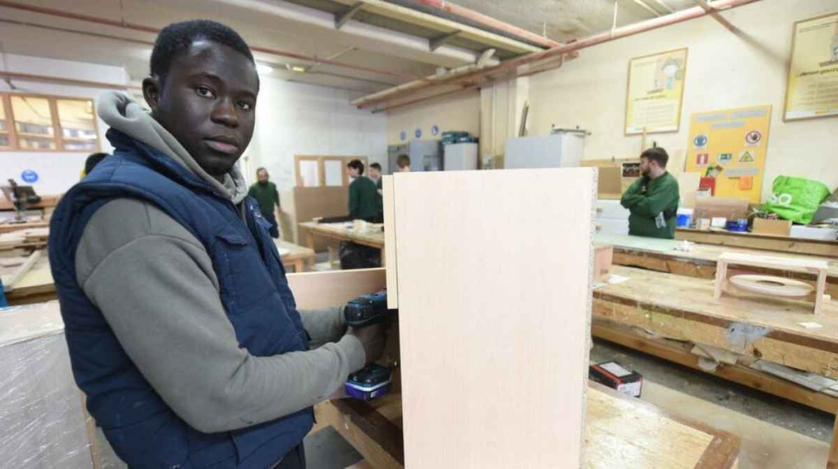 Alumno migrante en taller de Formación Profesional sin poder realizar prácticas por no tener número de Seguridad Social