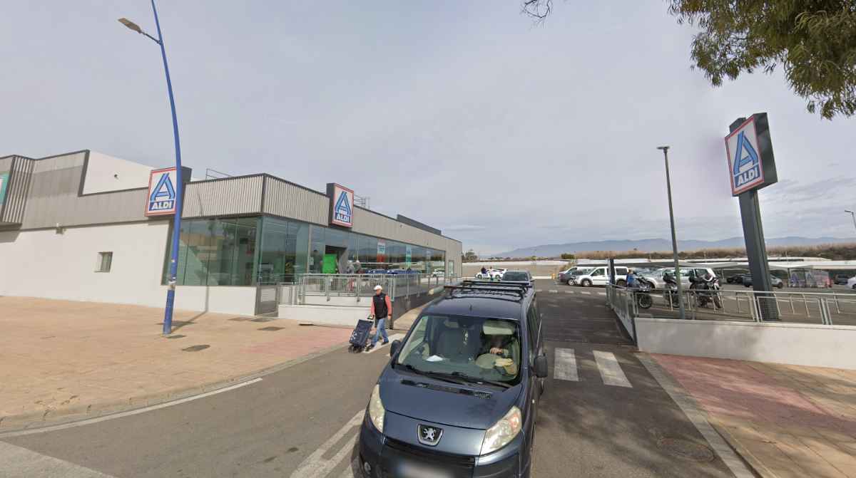 Supermercado Aldi en La Cañada (Almería) donde se oferta empleo de cajero-reponedor