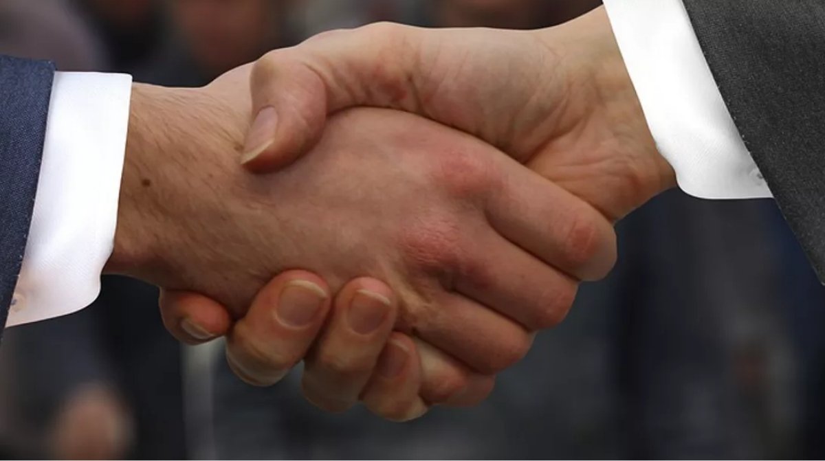 Despido por no dar la mano al jefe en un caso de discriminación religiosa con indemnización de 34000 euros