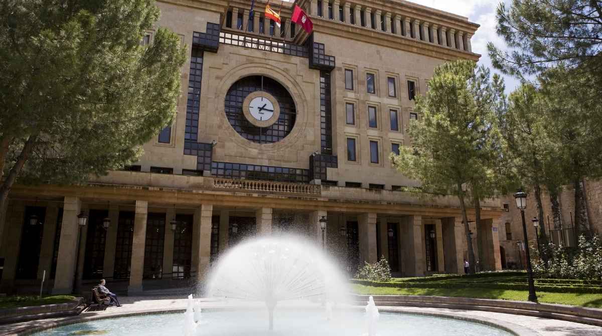 Ayuntamiento de Albacete donde se aprueba la oferta de empleo público con 61 plazas para 2026