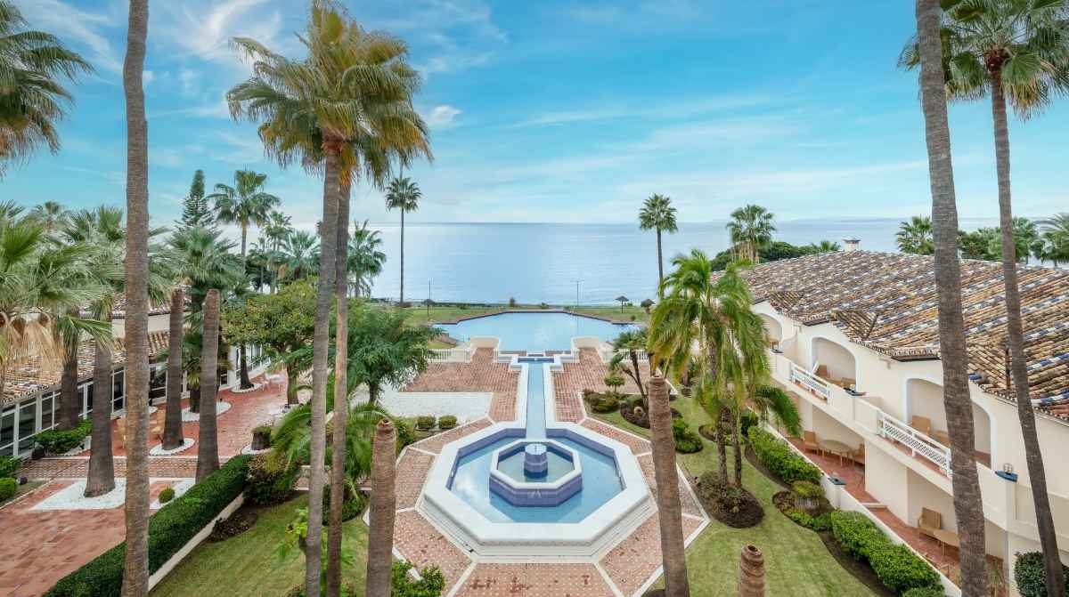Grand Hotel Las Dunas de Málaga reabierto bajo la marca Marriott con vistas al mar y zona de piscina