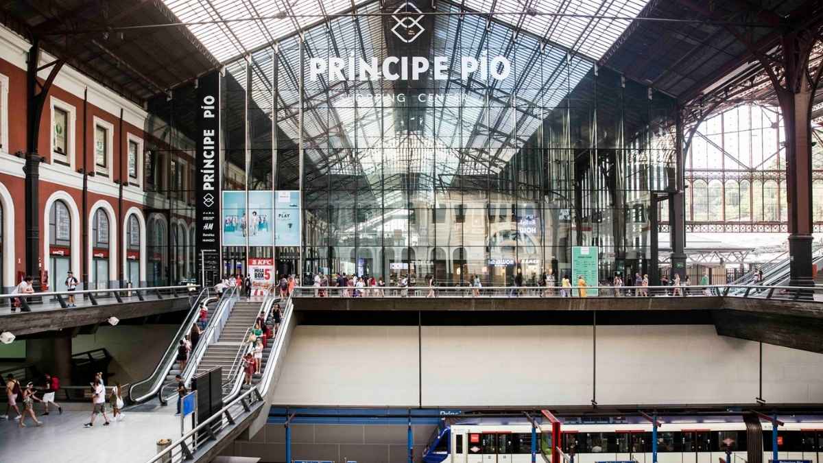 Centro comercial Príncipe Pío en Madrid donde JD Sports abrirá una nueva tienda y busca empleados sin experiencia
