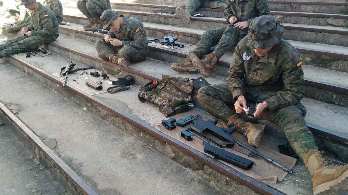 Soldados de Tropa y Marinería durante una jornada de instrucción tras la sentencia del Supremo sobre abuso de temporalidad