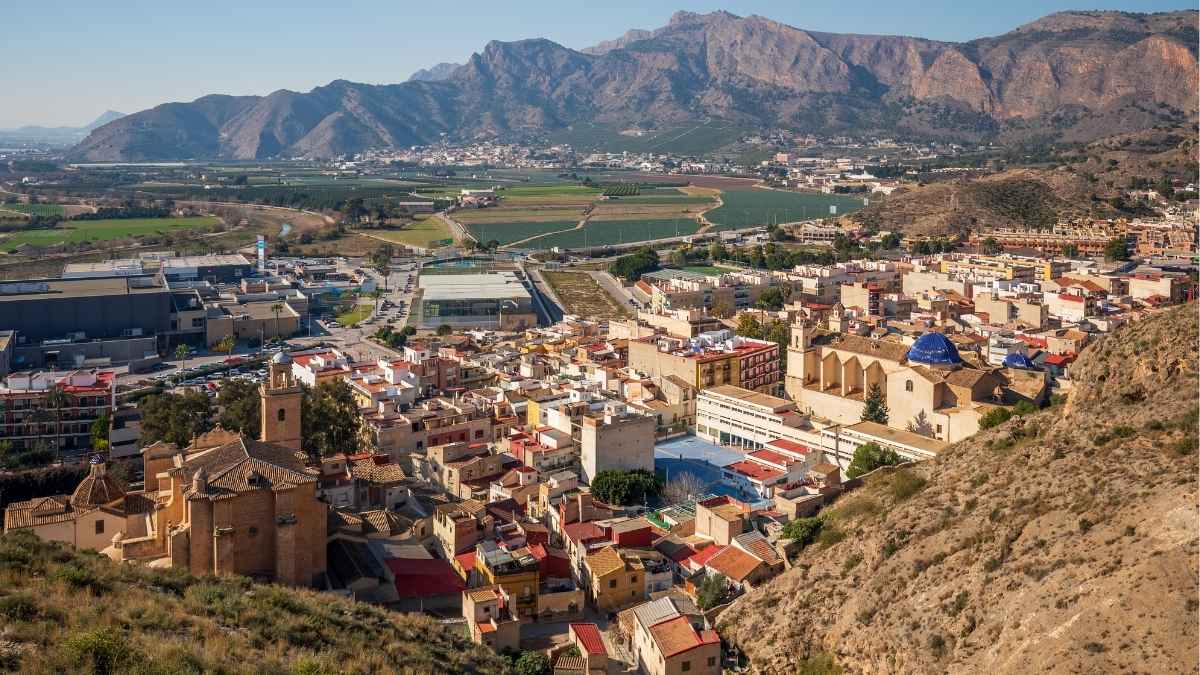 Vista panorámica de Orihuela donde el Ayuntamiento busca 61 trabajadores para reforzar la limpieza urbana en verano