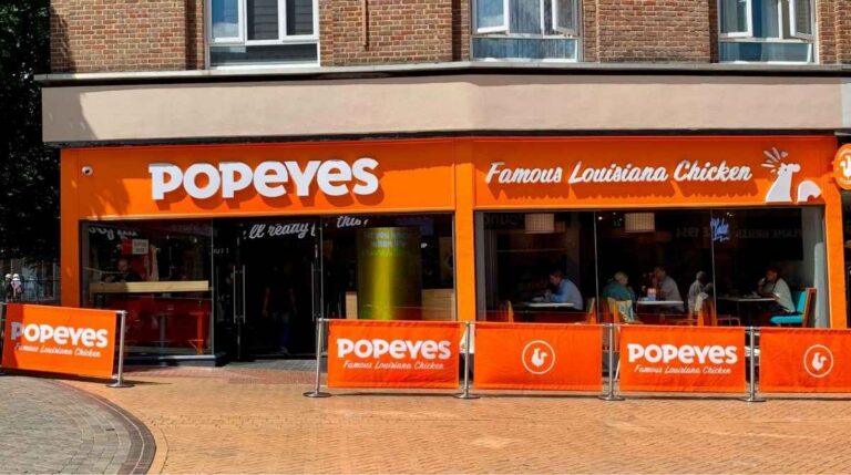 Restaurante Popeyes con oferta de empleo en Santander para cubrir vacantes de cocina y atención al cliente sin experiencia