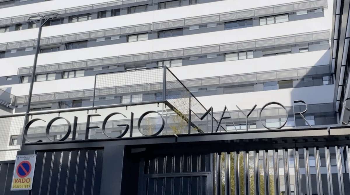 Fachada de un colegio mayor de Madrid condenado por vulnerar la intimidad digital de una trabajadora