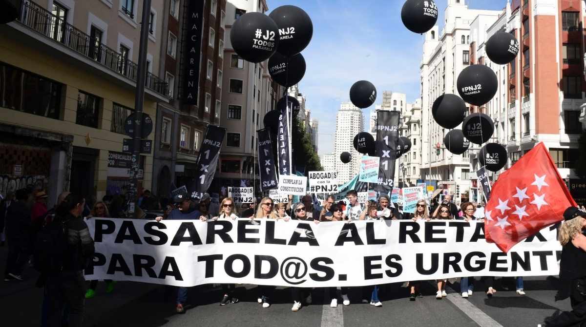 Manifestación de abogados, arquitectos e ingenieros reclamando la pasarela de mutualidades al RETA y Seguridad Social