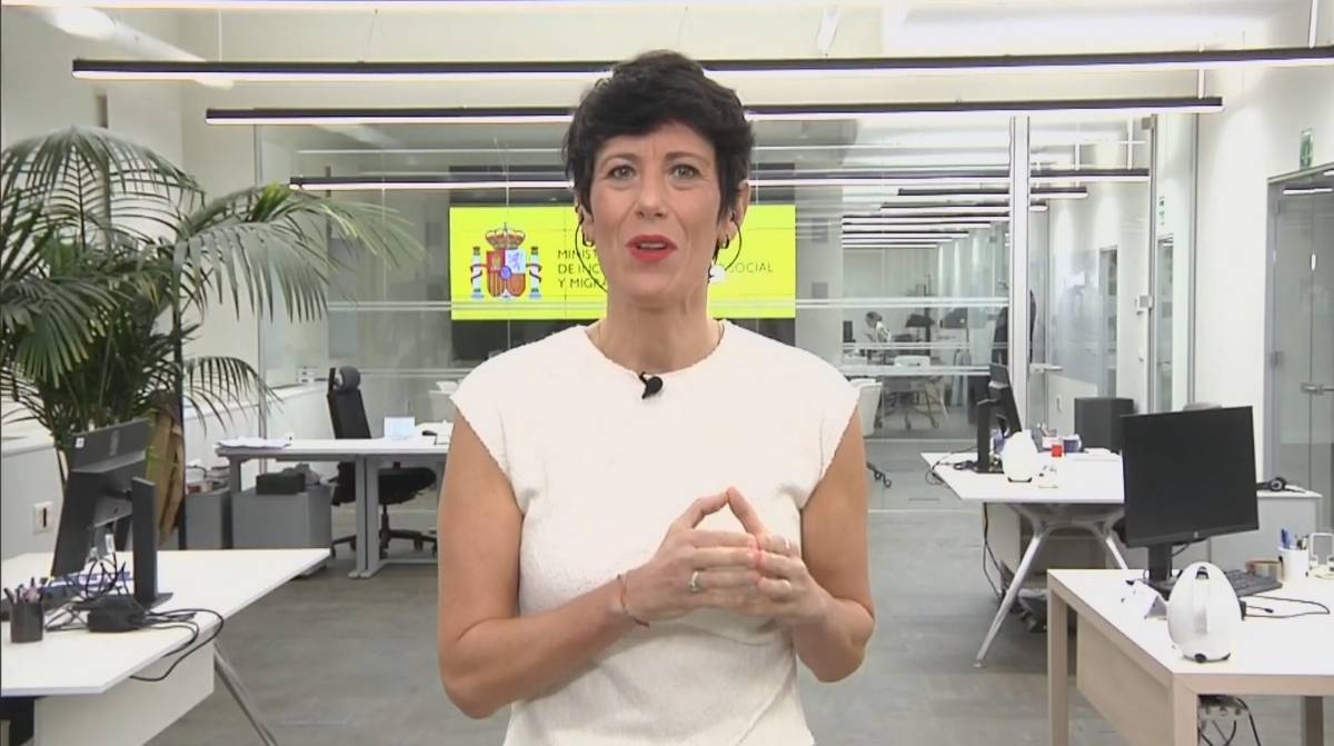 Infoemplea2 40 Mujer explicando cómo cotizar sin trabajar mediante convenio especial de la Seguridad Social para aumentar la pensión