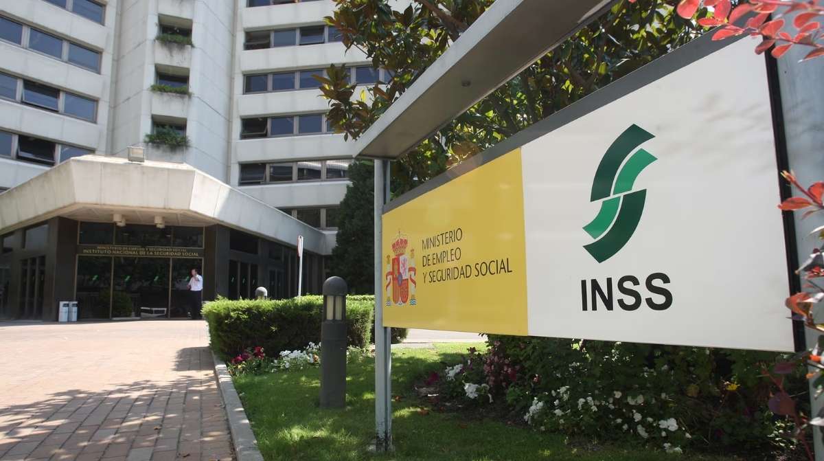 Fachada del INSS donde la Seguridad Social controla las bajas médicas y las prestaciones por incapacidad temporal