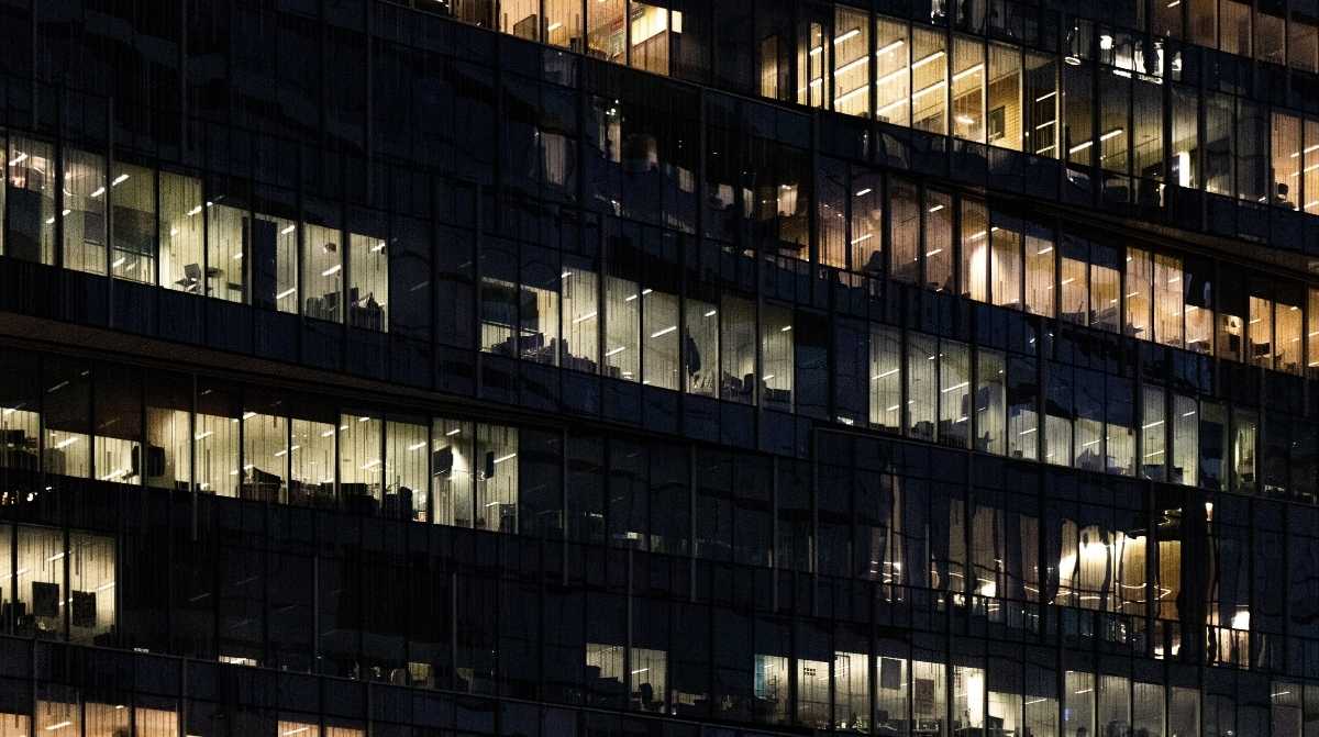 Oficinas de empresa con control horario laboral tras la sentencia del Supremo sobre horas extra