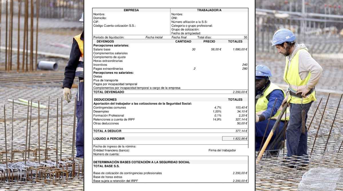 Nómina de un trabajador junto a empleados de la construcción en una imagen sobre transparencia salarial y sueldos