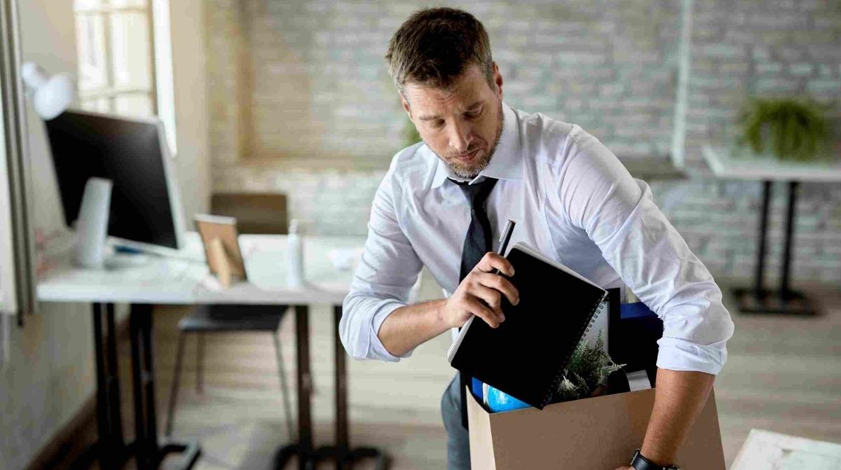 Finiquito por baja voluntaria: trabajador deja su empleo y cobra salario, vacaciones y pagas pendientes