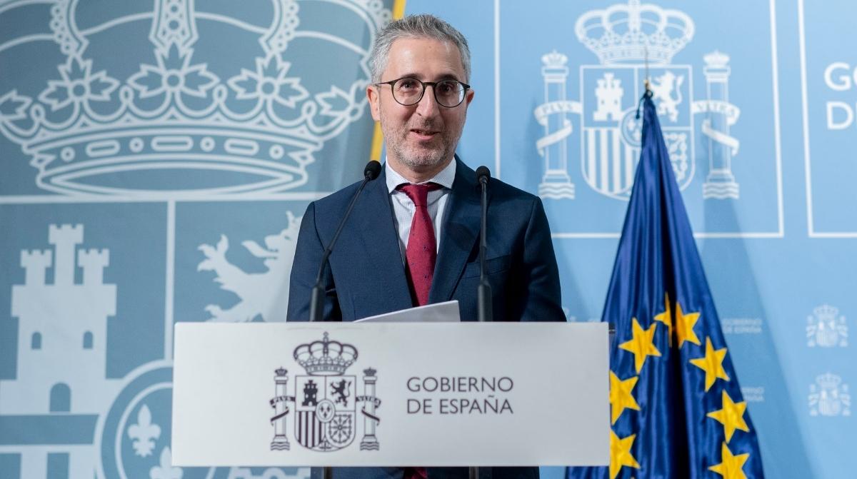 Representante del Gobierno de España durante una comparecencia sobre la subida de las pensiones y el impacto del IRPF