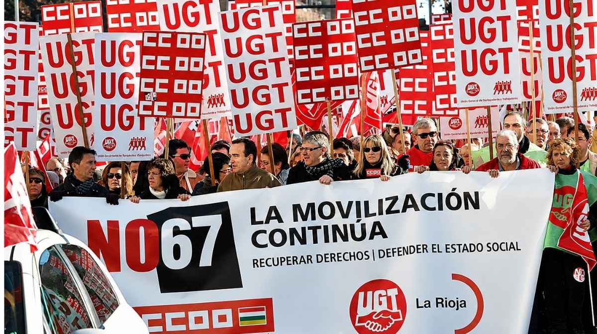 Manifestación de CCOO y UGT tras anunciar un fondo para garantizar el salario mínimo a afiliados durante los días de huelga