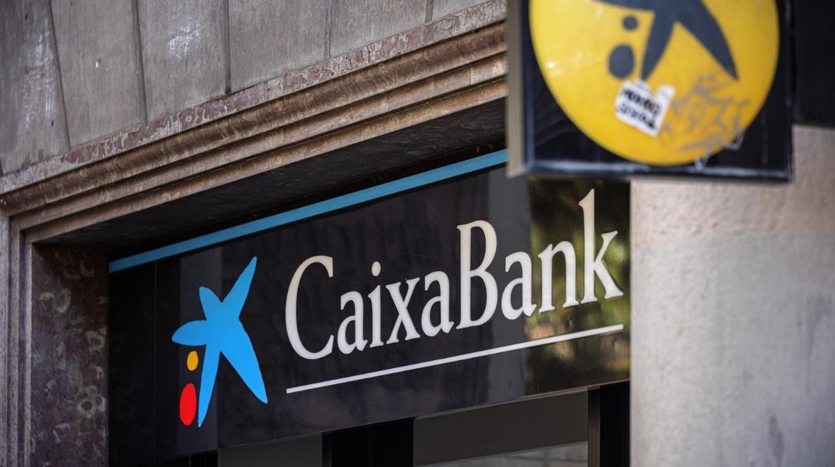 Sucursal de CaixaBank con la promoción por domiciliar la nómina y conseguir hasta 400 euros