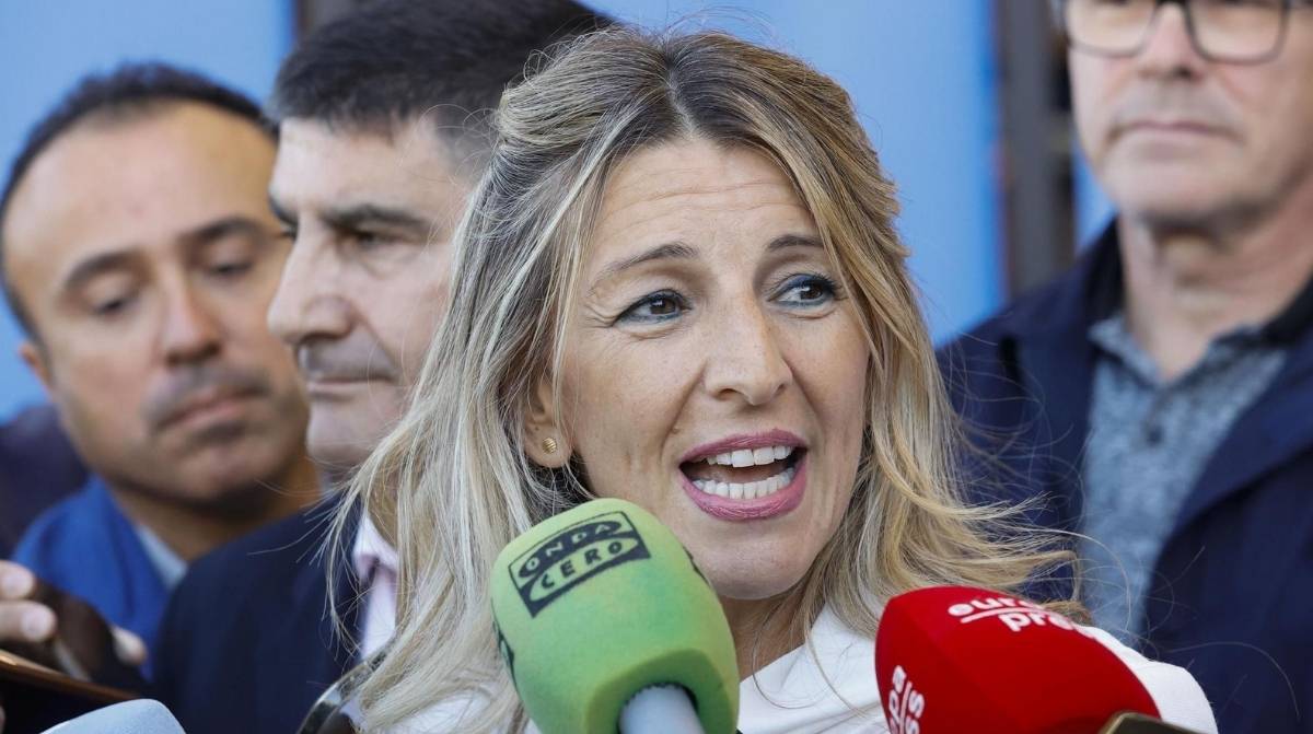 Yolanda Díaz atiende a los medios durante un acto sobre el nuevo registro horario obligatorio para autónomos y pymes