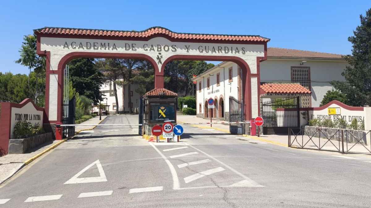 Entrada de la Academia de Cabos y Guardias de la Guardia Civil