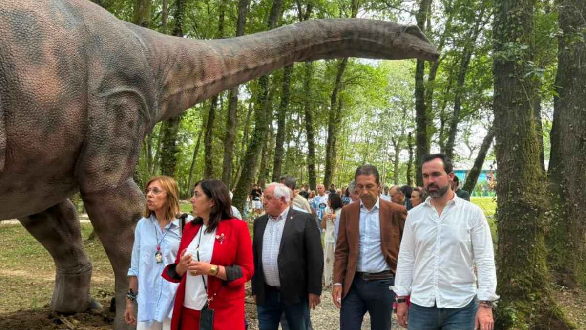 Nuevo parque jurásico con dinosaurios a tamaño real y acceso gratis para niños