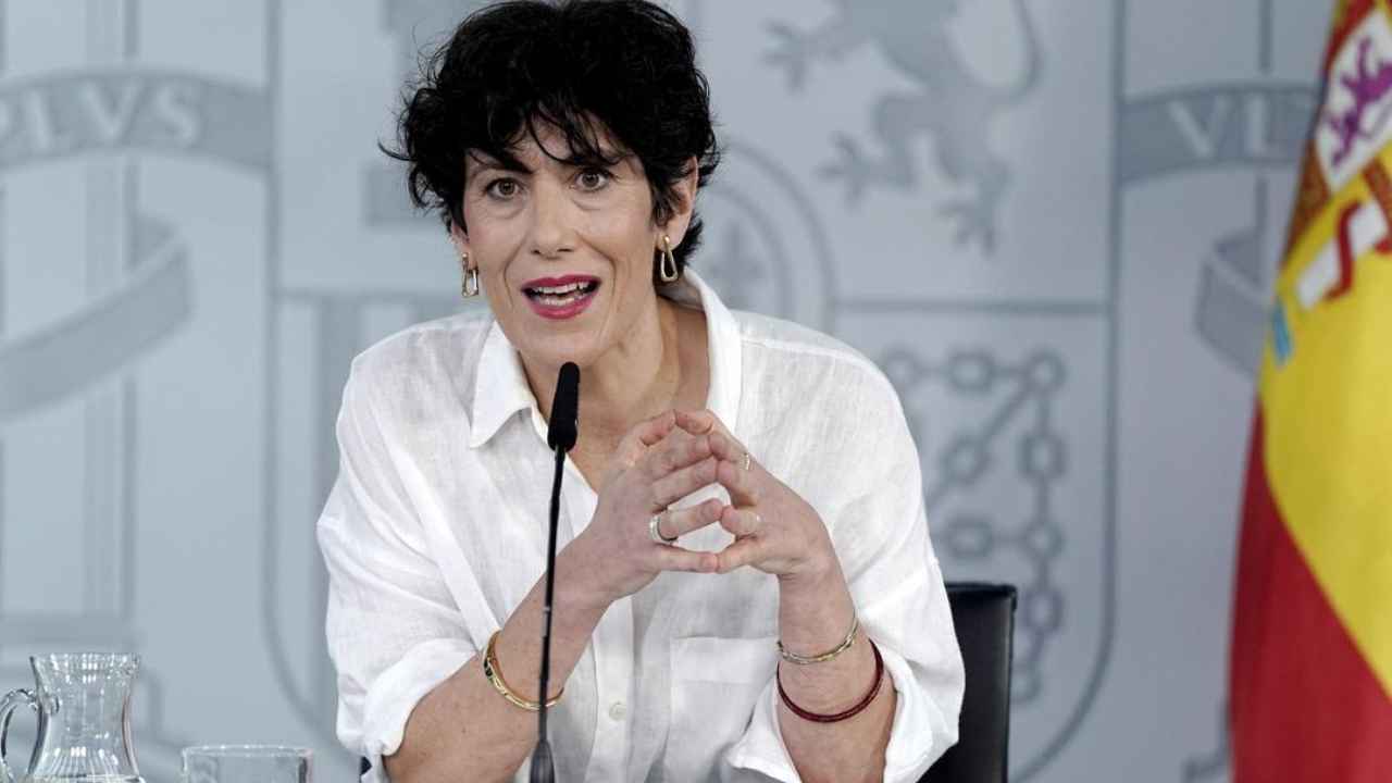 Representante del Gobierno durante una rueda de prensa sobre incapacidad permanente y edad de jubilación