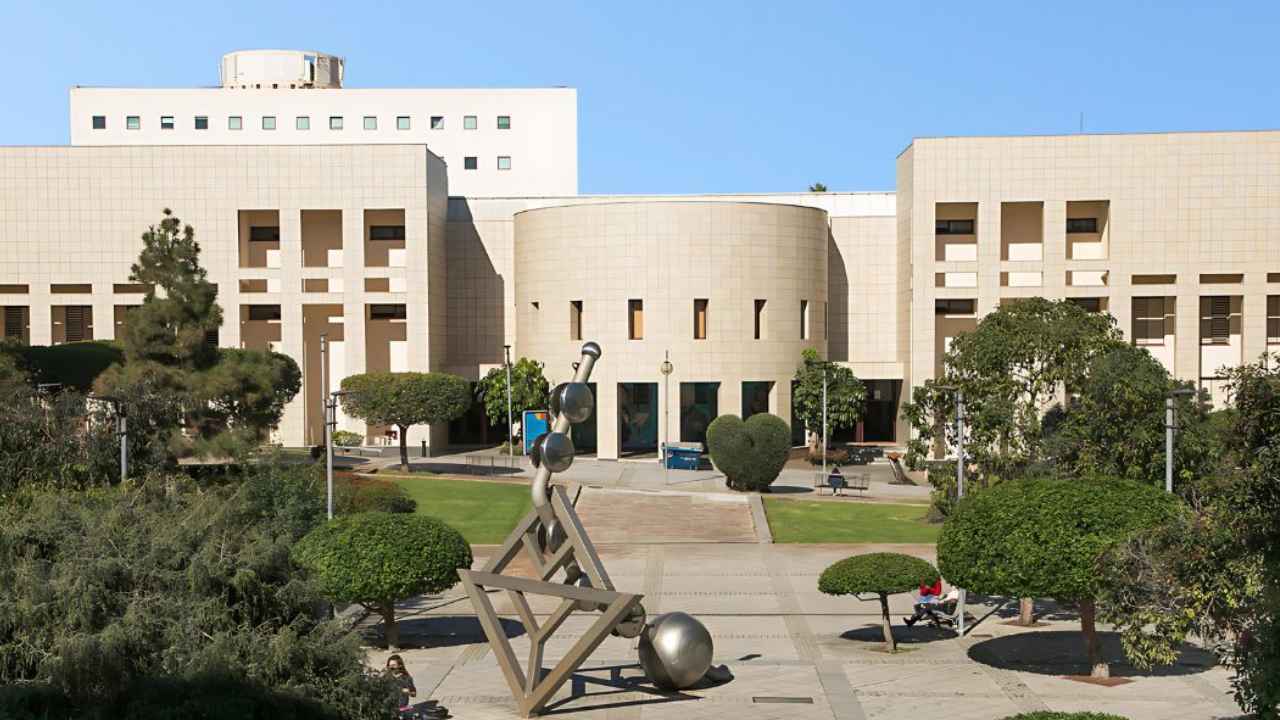 Edificio de la Universidad de La Laguna, que convoca 36 plazas de profesor asociado.