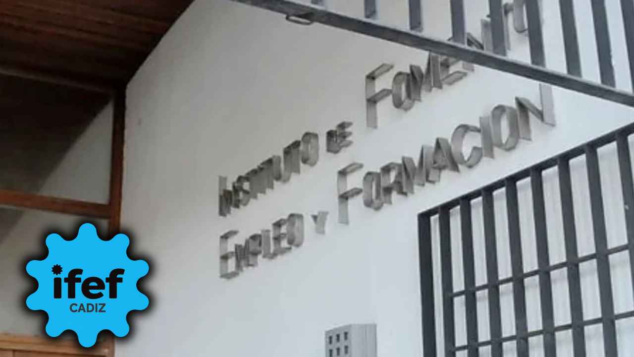 Sede del Instituto de Fomento, Empleo y Formación de Cádiz durante la convocatoria de cursos gratuitos