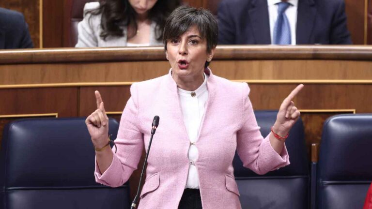 Representante del Gobierno interviene en el Congreso durante un debate sobre vivienda