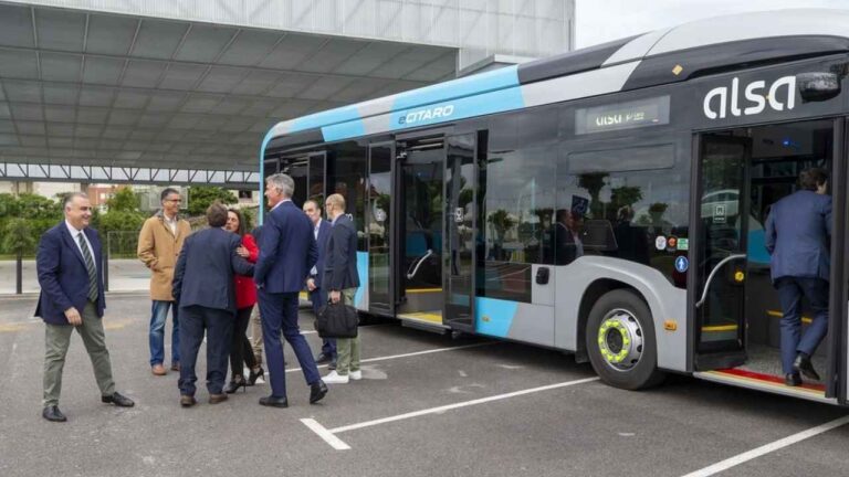 Autobús de Alsa durante un acto de la compañía, que cuenta con cerca de 14.000 trabajadores en España