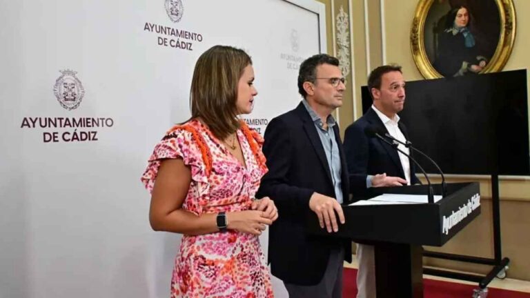 Representantes del Ayuntamiento de Cádiz durante la presentación de las ayudas Cádiz Renueva para autónomos y pymes