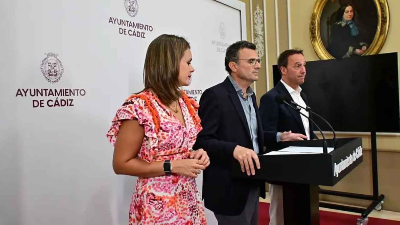 Representantes del Ayuntamiento de Cádiz durante la presentación de las ayudas Cádiz Renueva para autónomos y pymes