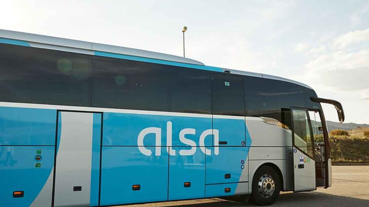 ALSA necesita persona y lanza 54 ofertas de empleo con contratos indefinidos y sueldos que superan los 2.200 euros al mes