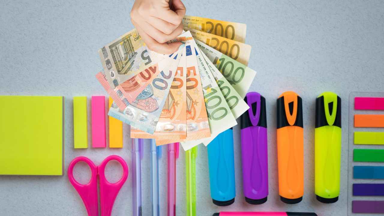 Torrevieja abre ayudas de hasta 200 euros para material escolar: requisitos a cumplir