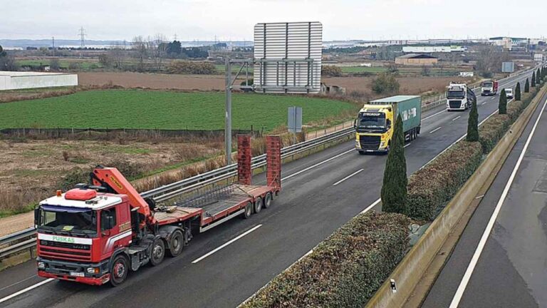 Transporte por carretera en la autovía A-68.