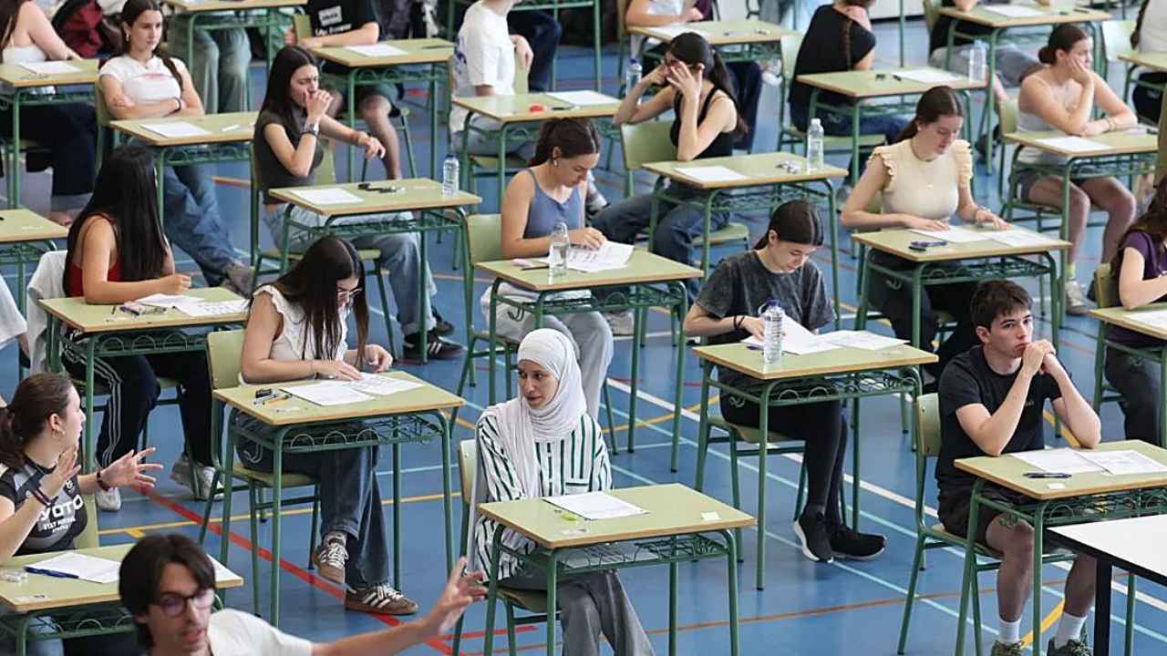 Aspirantes durante la celebración de un examen de oposiciones