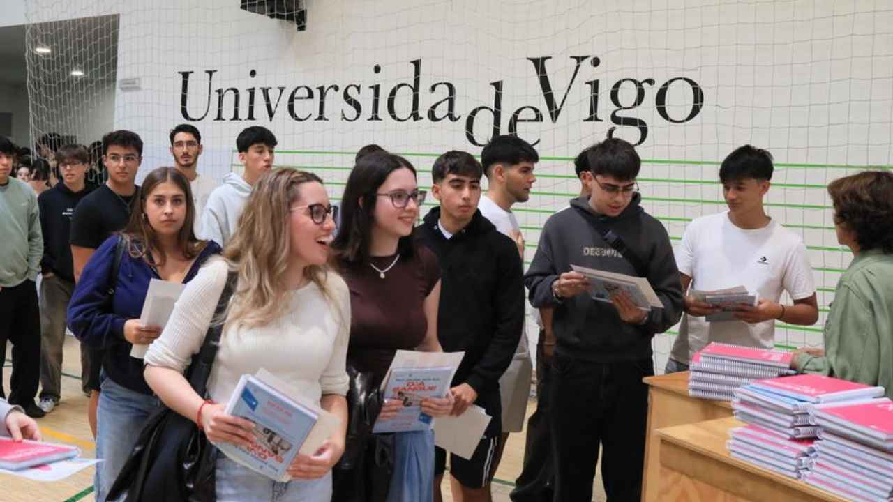 Estudiantes en el campus de Ourense de la Universidade de Vigo