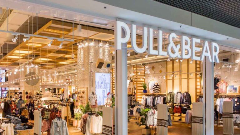 Tienda de Pull&Bear en un centro comercial