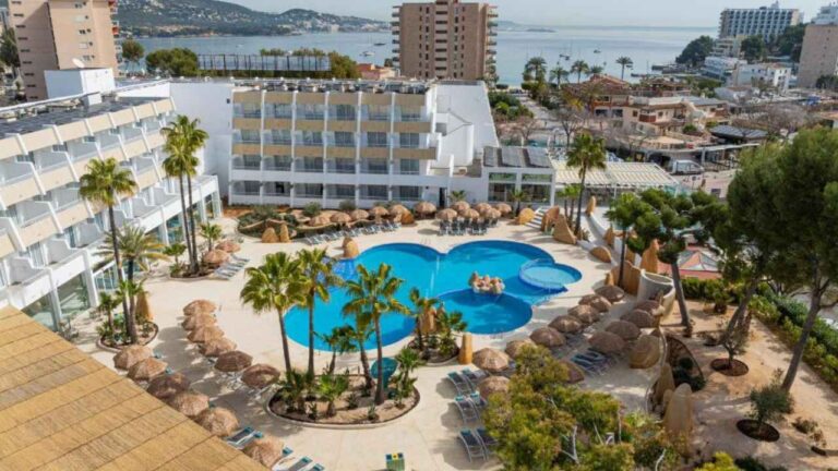 Hotel MarSenses con piscina, terrazas y espacios exteriores en Mallorca