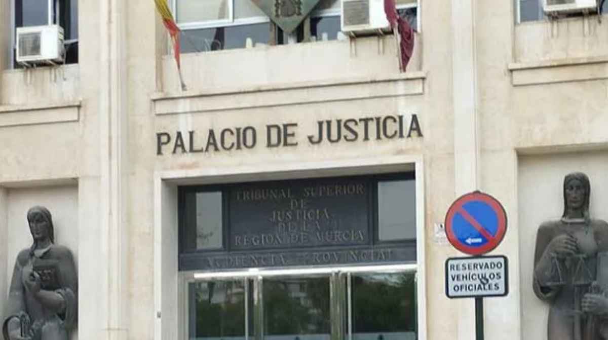 Fachada del Palacio de Justicia de Murcia, sede del Tribunal Superior de Justicia de la Región de Murcia.
