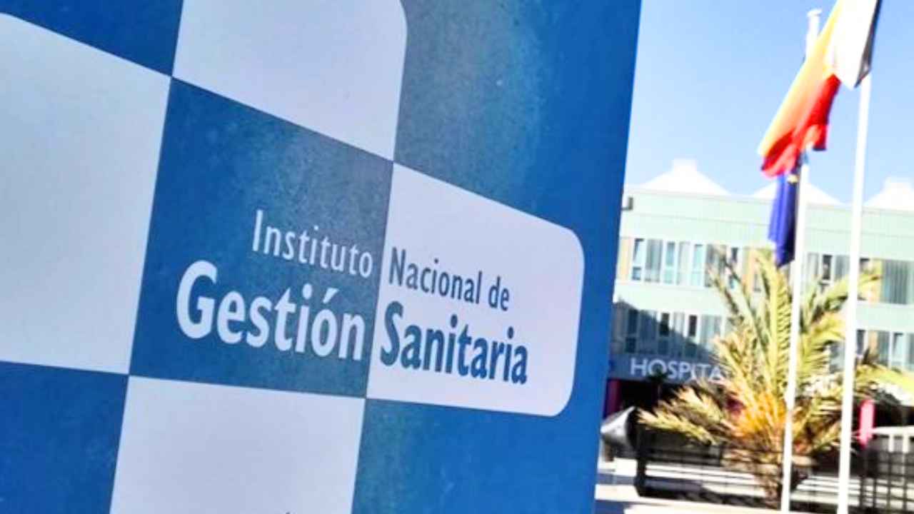 Cartel del Instituto Nacional de Gestión Sanitaria (INGESA) junto a un hospital de Ceuta o Melilla.