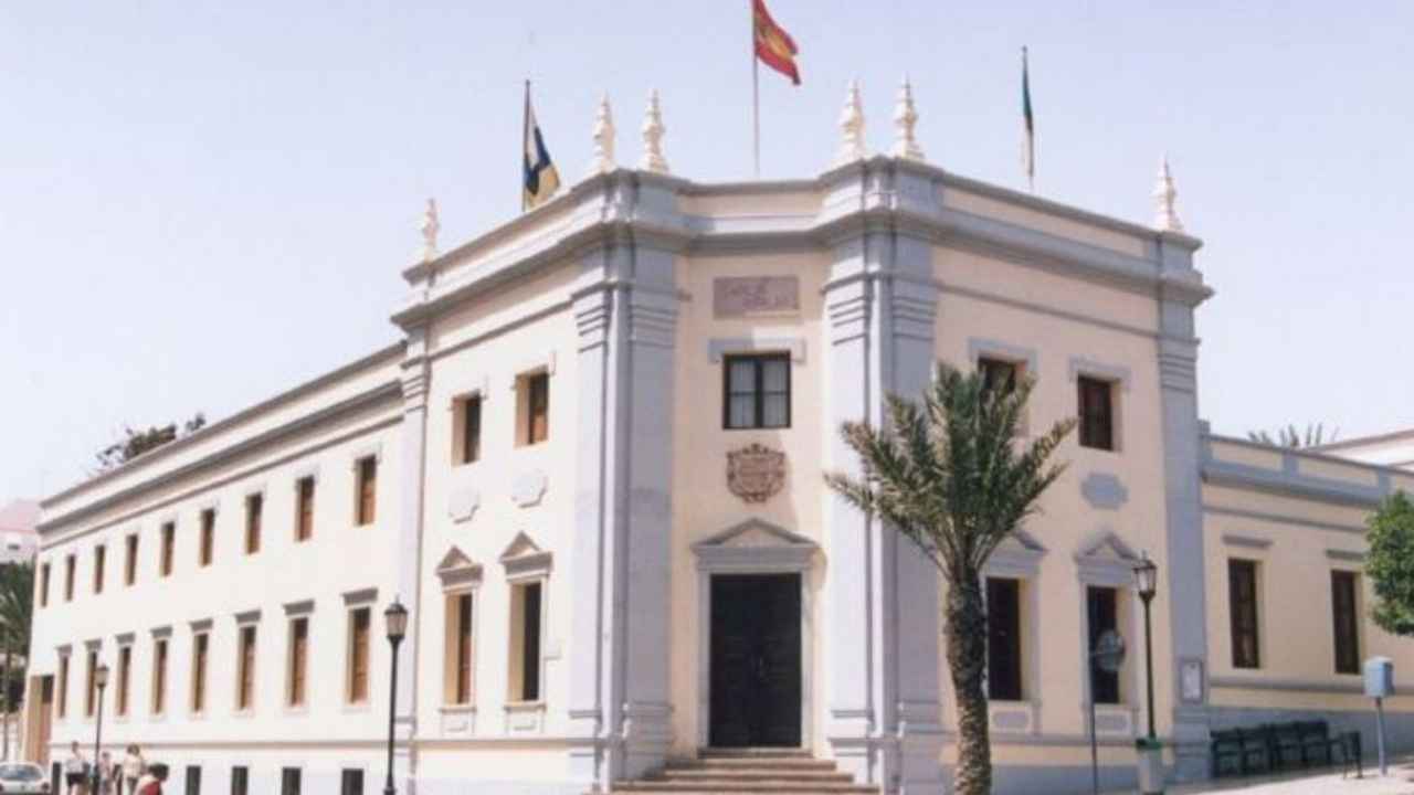 Fachada de la sede del Cabildo de Fuerteventura.