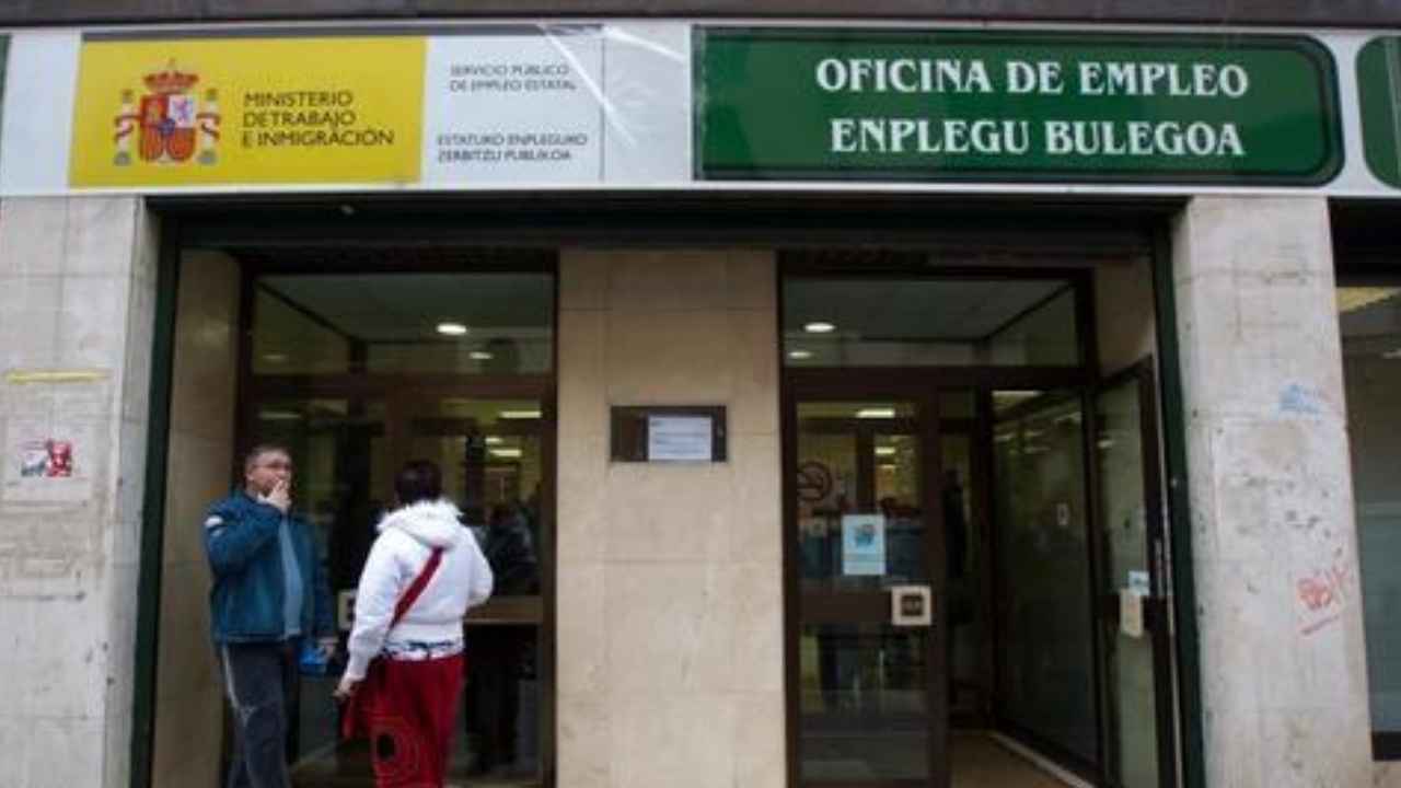 El SEPE revisó los ingresos de una mujer y le reclamó 1.615 euros de un subsidio que había aprobado inicialmente