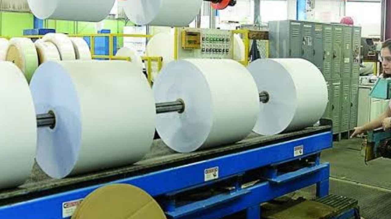 El convenio del papel reduce ocho horas de trabajo desde 2027 y fija una subida salarial del 3% para 2026