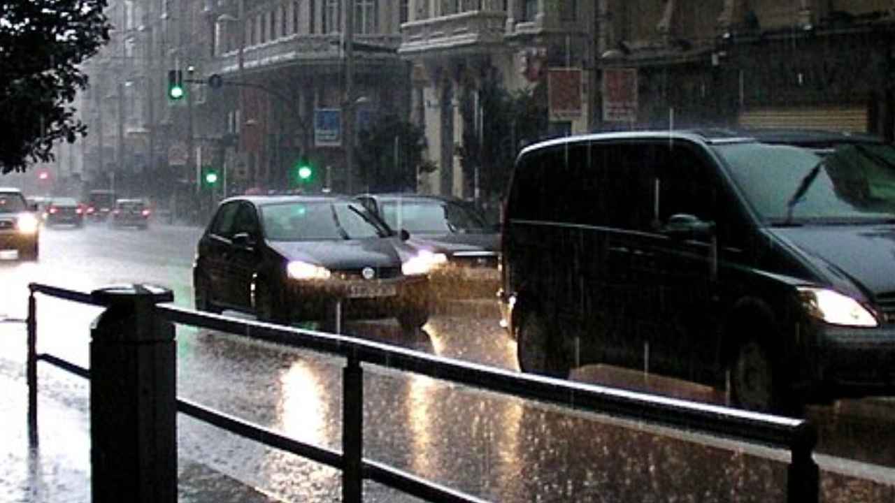 La DANA de octubre recuerda que el permiso climático permite faltar al trabajo sin perder el sueldo y puede durar más de cuatro días