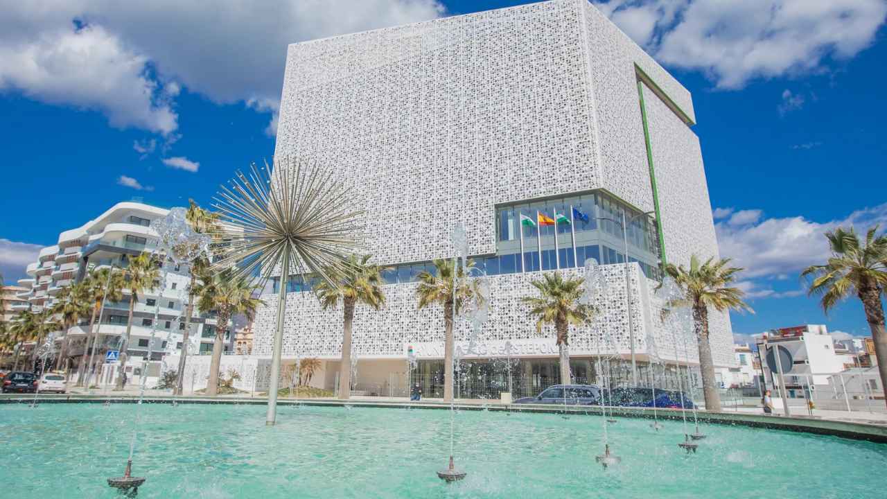 Fachada del Ayuntamiento de Estepona, municipio que acoge un curso gratuito de agricultura ecológica